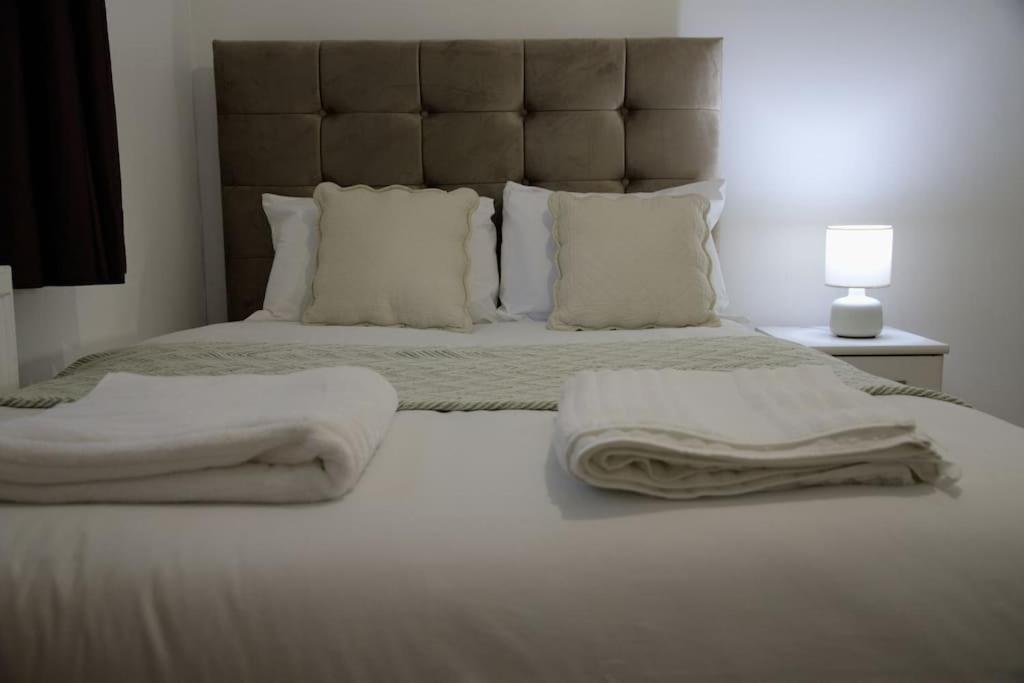 Ensuite With Kitchen Stunning Double-Bed Room In Zone 2 London Ngoại thất bức ảnh
